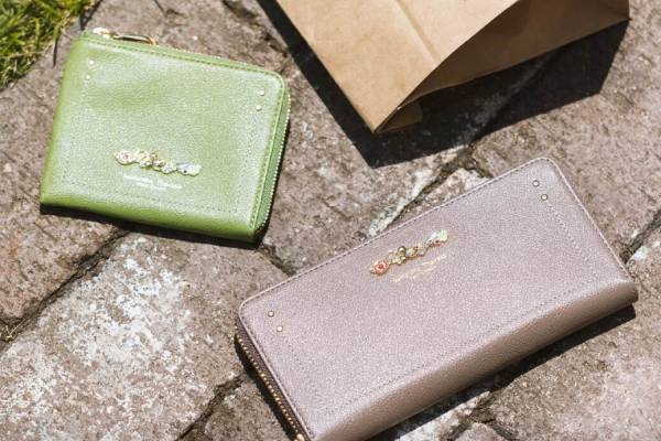 サマンサタバサプチチョイス「ミッキー＆フレンズ」“ガーデニングを楽しむ仲間たち”のバッグ＆財布など