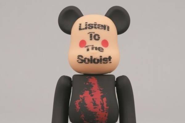 タカヒロミヤシタザソロイスト．×ベアブリック初コラボ、“ペーパーマスク”を被ったフィギュア