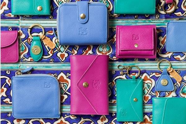 イル ビゾンテ“エキゾチックカラー”の22年秋冬新作バッグ＆革小物、アラビア半島に着想