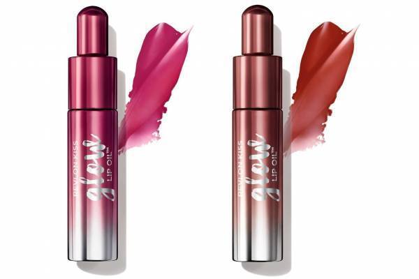 レブロン22年秋コスメ、濃密ティントリップ「キス グロウ リップ オイル」に“木苺カラー”