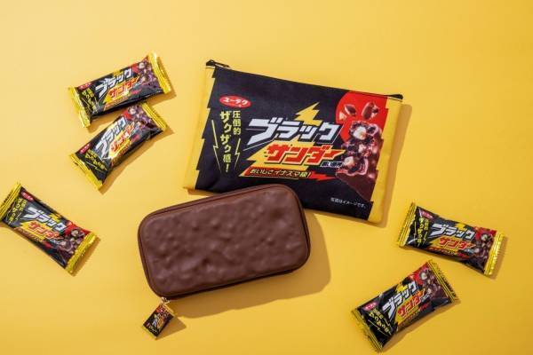 「ブラックサンダー」“本物そっくり”チョコバー＆パッケージポーチ付属、公式ムック本