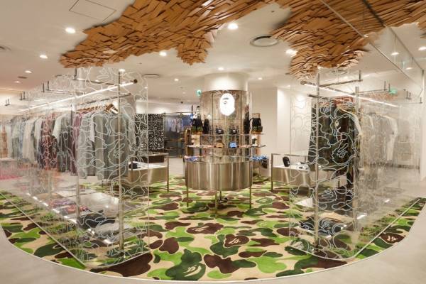 ベイプ ストア ドーバー ストリート マーケット ギンザがリニューアル、新作スニーカーの先行販売も