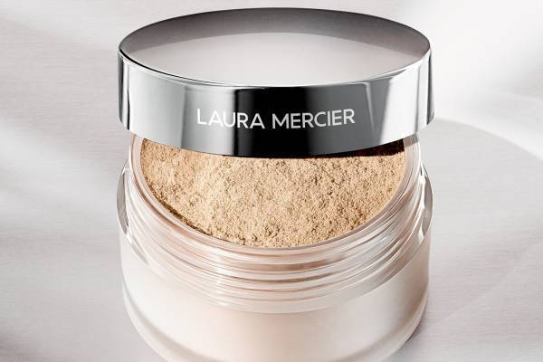 ローラ メルシエ22年秋コスメ、“ツヤ肌仕上げ”のパール入りルースパウダーにミニサイズ