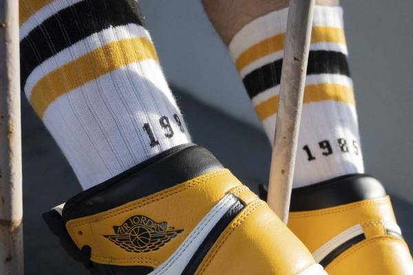 シックストックスとアトモスのコラボ靴下、ナイキ「エア ジョーダン 1」着想のブラック×イエロー