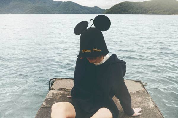 ディズニー“ミッキーマウス”のサウナグッズがエストネーションから、耳付きハットやTシャツ