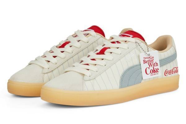 プーマ×コカ・コーラ、“レトロな配色”のロゴ入りスニーカーや瓶モチーフTシャツ