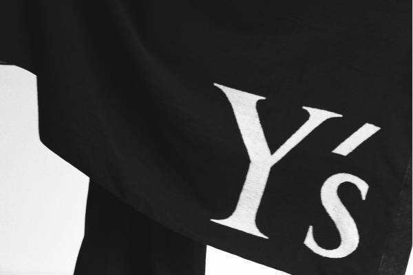 Y'sタオルコレクション、シンプルなロゴ入り大判バスタオルやフェイスタオル