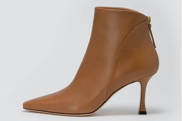 ペリーコ22年秋冬、スワロフスキーのビジューが輝くパンプス＆“フレアヒール”のショートブーツ