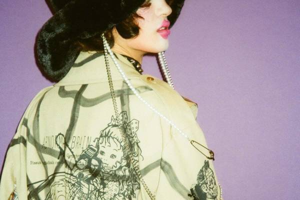 キディル新作、ヘンリー・ダーガー着想ニットやチェック柄ライダースコート - 新宿でショーピース受注も