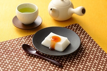 「みたらし団子とうふ」米粉のもっちり豆腐×"甘じょっぱい”たまり醤油タレの新感覚スイーツ