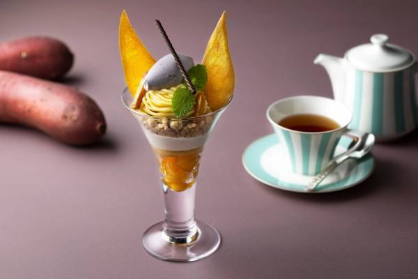 “芋づくし”「なると金時のティラミスパフェ」東京ステーションホテルで、紫芋の塩アイスを添えて