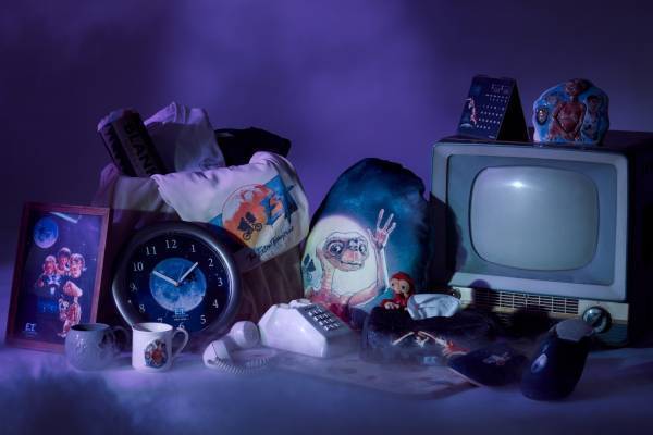 ニコアンドから映画『E.T.』のインテリア雑貨やファッション小物、名シーンがコラボグッズに