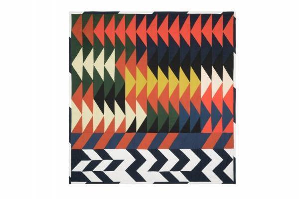 A.P.C.新作“ジグザグ模様”のキルトラグ＆クッション、ジェシカ・オグデンとコラボ