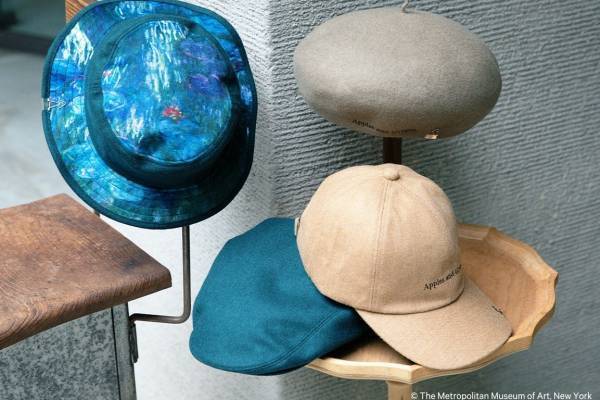 カシラ×NYメトロポリタン美術館、モネ“睡蓮”絵画モチーフのバケットハット＆キャップなど