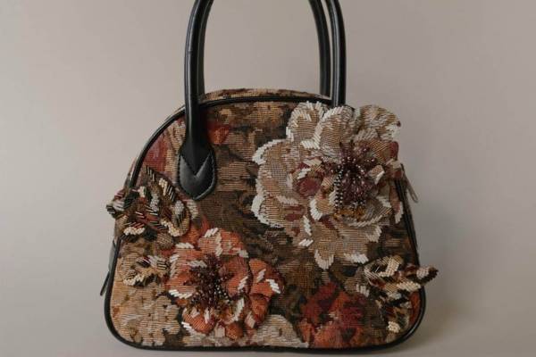 タナカダイスケ新作ハンドバッグ“ビーズ刺繍”を施したローズ柄、伊勢丹新宿店に