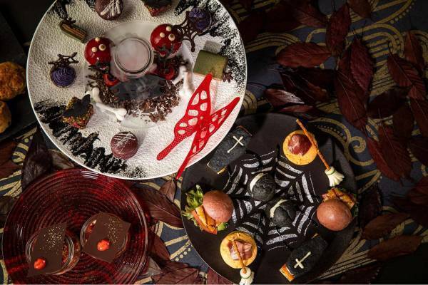 ザ・プリンスギャラリー 東京紀尾井町のハロウィーンアフタヌーンティー、“魔女の本”ミルクレープなど