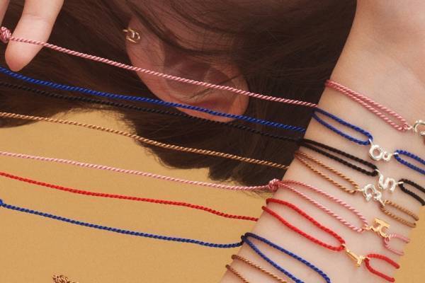 カオルプロデュースの新感覚ジュエリー「プラスレコルド」“言葉で選ぶ”リングやブレスレット