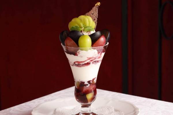 資生堂パーラー 銀座本店、シャインマスカットや夏秋いちごを主役にした秋限定フルーツパフェ
