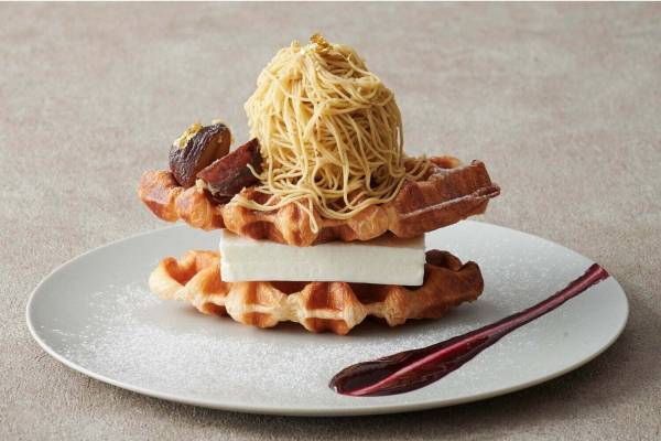 ザ ストリングス 表参道「究極ハイブリッドスイーツ」クロッフル×レアチーズケーキ×モンブラン