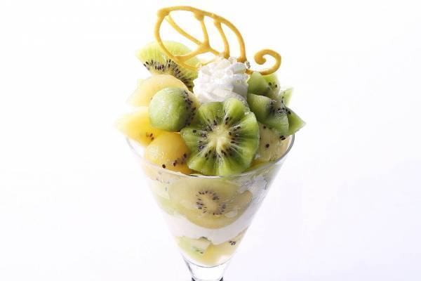 新宿高野×ゼスプリ、完熟キウイの限定メニューをタカノフルーツパーラー新宿本店で