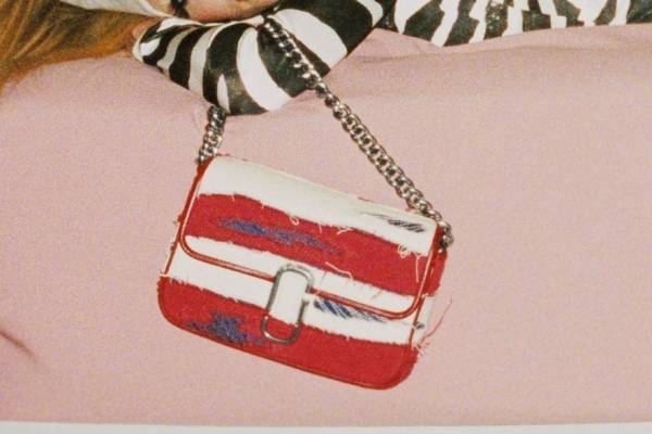 マーク ジェイコブス「アメリカーナ」着想の新作バッグ、星条旗色＆デニム素材のチェーンバッグ