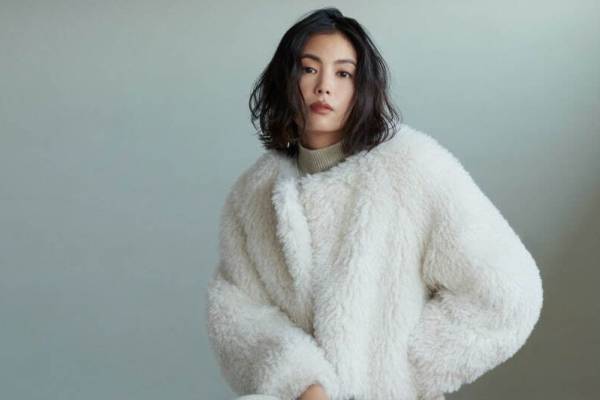 フレイ アイディー22年冬アウター、“ふわふわ”エコファージャケットやパワーショルダーコート