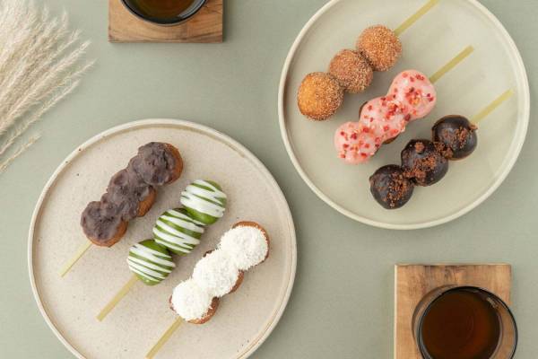 京都コエ ドーナツ新作は“もちもち”食感「お団子ドーナツ」京抹茶チョコレート&ストロベリー味