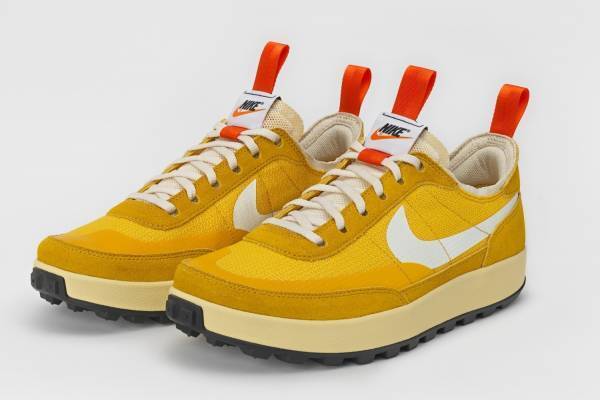 ナイキ×トム・サックスのスニーカー「ナイキクラフト GPS」イエロー×オレンジのアーカイブ着想カラー