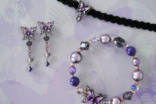 アナ スイ“蝶モチーフ”の新作アクセサリー、透明感のあるパープルグラデのチョーカー＆ピアス