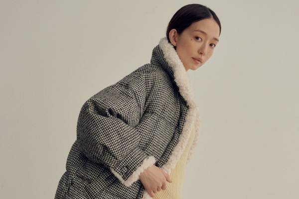 スナイデル22年冬アウター、“もこもこ”ボア×ツイード素材コートや“ワンピース風”ダウン