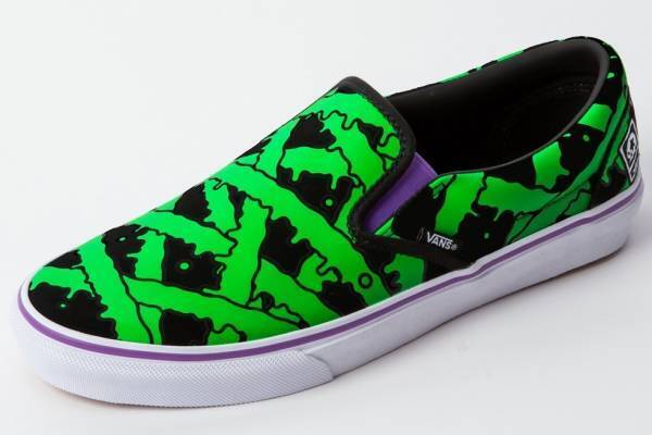 VANS×マジカル・モッシュ・ミスフイッツ、“どろどろ”ボーダー柄スニーカー「スリッポン」