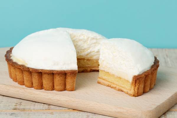 生クリーム専門店ミルク“たっぷり山盛り”「生クリームタルト」サクっとタルト生地と合わせて