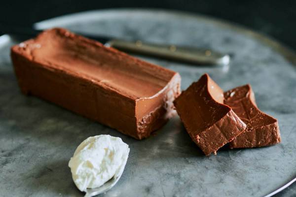 チョコレートバンク、チーズ＆チョコ好きに贈る2種の新作チョコレートケーキ