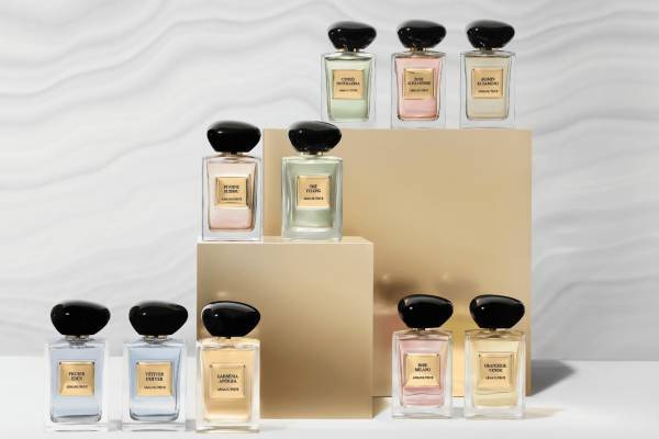 アルマーニ ビューティ「アルマーニ プリヴェ」“まるでオートクチュールドレス”人気香水に50mLサイズ