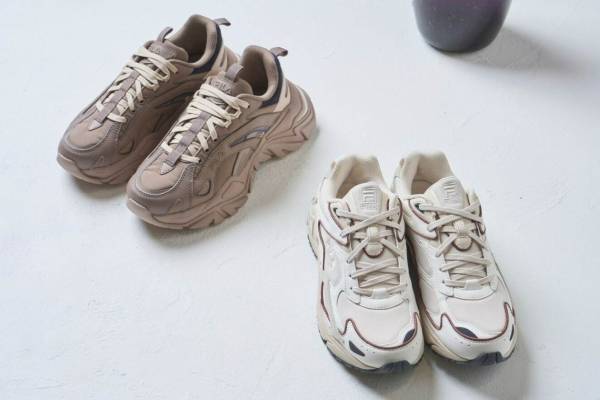 エミ「フィラ」「UGG」の人気シューズを別注カラーで、ニュウマン新宿店で先行発売