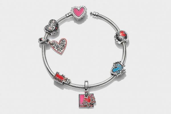パンドラ×キース・へリング、“ハート”や“犬”の作品をモチーフにしたコラボジュエリー