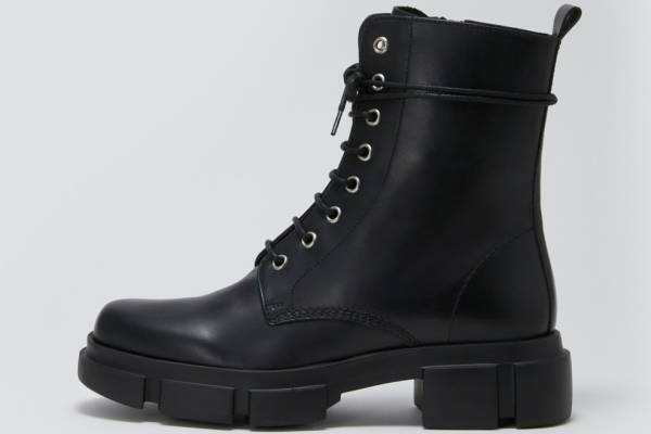 ペリーコ サニー22年秋冬シューズ、“ふわふわ”ファー付きスリッポンやコンバットブーツ