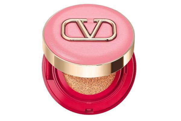 ヴァレンティノ ビューティ、人気クッションファンデが“ピンク”の限定パッケージに