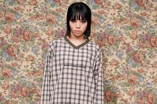 ネグレクトアダルトペイシェンツ 2023年春夏コレクション、英国「ブリットポップ」を着想源に