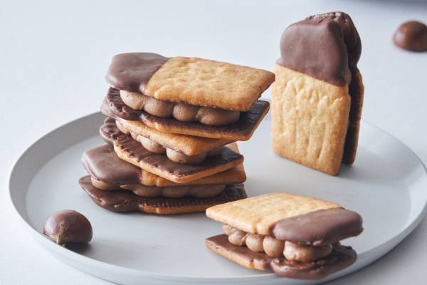 フェアリーケーキフェア「マロン生バターサンド」など栗スイーツ、丸ごと和栗1粒使用のカップケーキも