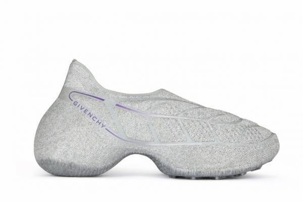 ジバンシィ“一体構造”ニットスニーカーに初のウィメンズモデル「TK-360+」