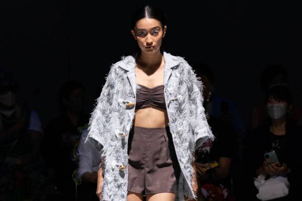 アヤーム 2023年春夏コレクション - 軽くしなやかな衣服に宿る「ゆだねる強さ」