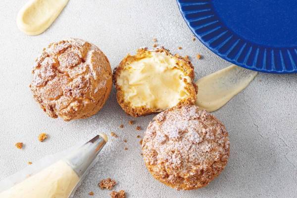 ヨックモック東京駅限定クッキーシュー、“さくさく”ラングドシャ×甘いバニラ香るカスタード