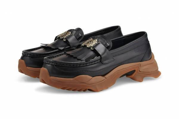 プーマ×パロモ スペイン、全面ロゴのスニーカー＆“トレイルシューズ”風ソールのローファーなど