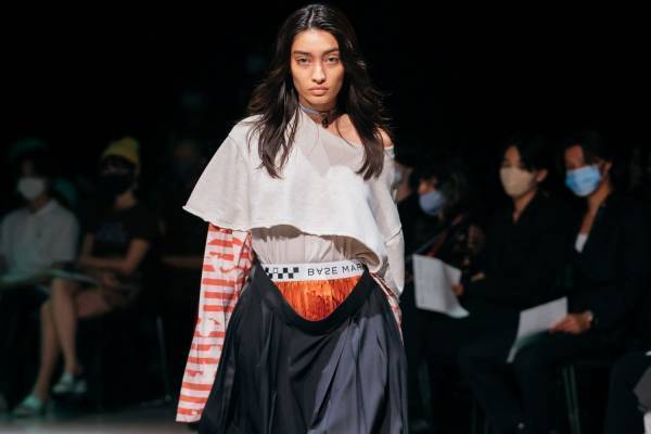 ベースマーク 2023年春夏コレクション、“広角レンズ”を覗き込んだ世界へ