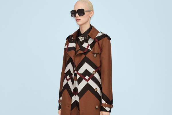 「バーバリー神戸」移転オープン、キルティングジャケットや「TB バッグ」など限定アイテムも