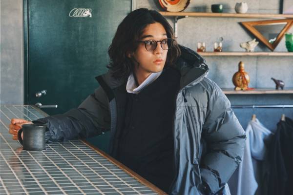 ナンガ×アーバンリサーチのダウンウェア、マットな質感のフード付きジャケット＆インナーダウン