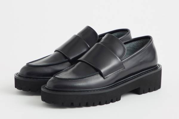 マルゥ ユナイテッドアローズ＋オデット エ オディールのコラボローファー、ボリュームソールをプラス