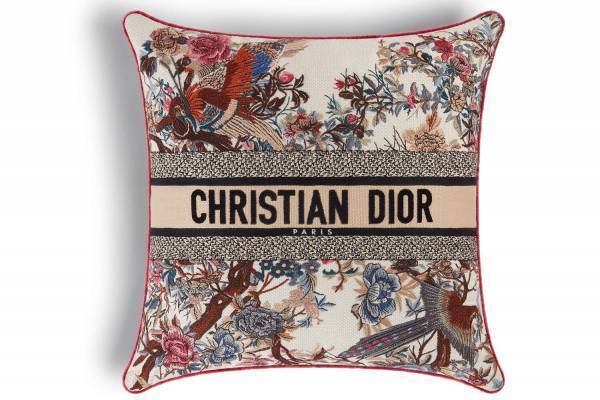 ディオール メゾン“花や鳥”を描いた「ジャルダン ディヴェール」テーブルウェアやクッション