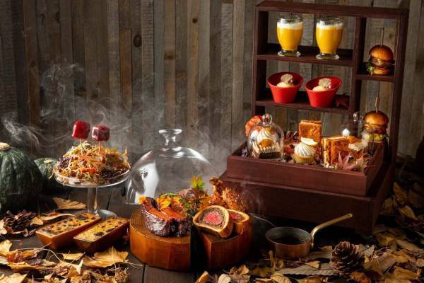 ヒルトン東京“肉”アフタヌーンティー、ミラーケーキ風「鴨肉のビーツボンボン」など肉料理をメインに